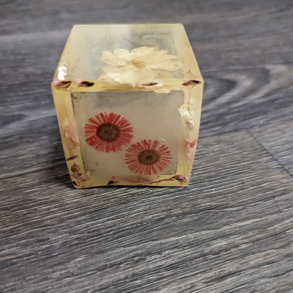 2" Resin Planter with Real Flowers - NO DRAINAGE